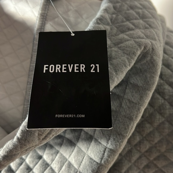 Forever 21 quilted hoodie NWT - Picture 3 of 6